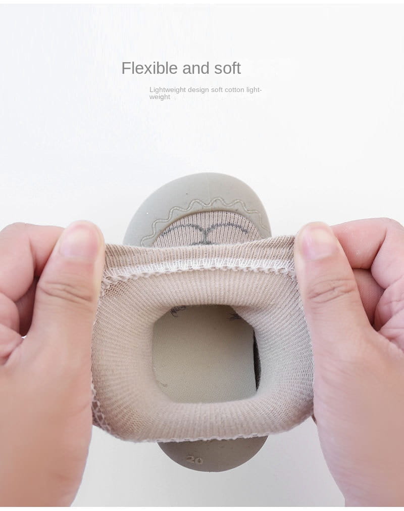 Beautiful Shoe’s Soft Rubber Sole Child Floor Sneaker Baby Socks Shoes Infant Cute Cartoon Kids Boy Shoes BeBe Booties