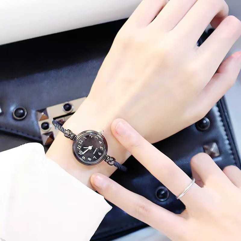 Montre Elegant Gold Bracelet Watch for Women Quartz Movement