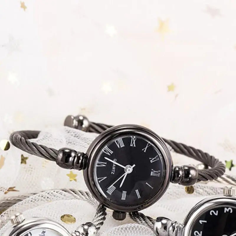 Montre Elegant Gold Bracelet Watch for Women Quartz Movement