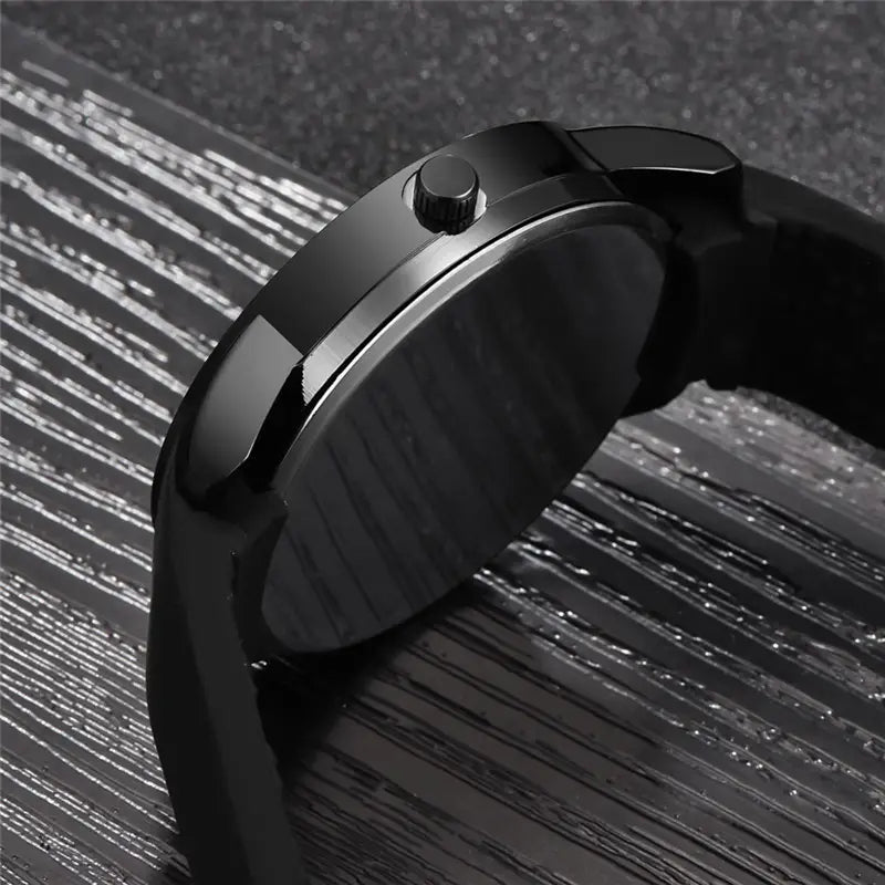 Montre Quartz Men Watch with Durable Rubber Band and Minimal Design