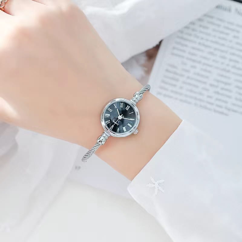Montre Elegant Gold Bracelet Watch for Women Quartz Movement