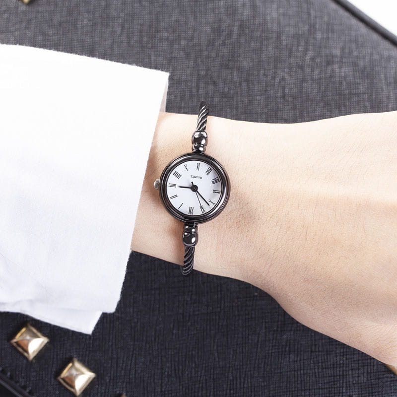 Montre Elegant Gold Bracelet Watch for Women Quartz Movement